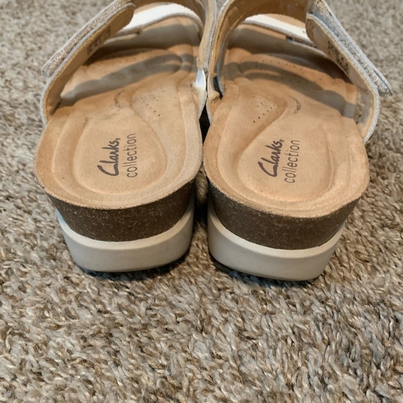 Clarks white slip on sandals size 8.5 adjustable strap comfort casual travel - Picture 4 of 8